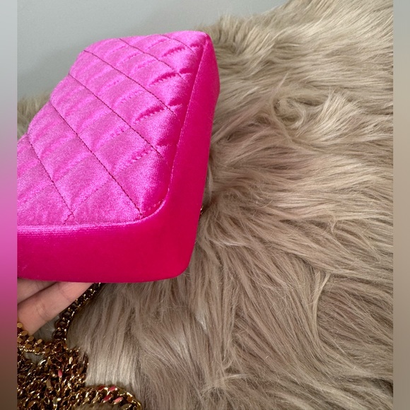 Authentic New Versace La Medusa Velvet Hot Pink Quilted Crossbody - Picture 5 of 8